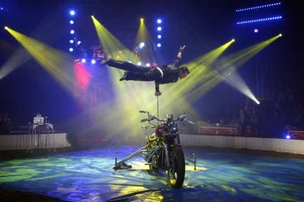 Robert Lagroni brengt performance art op het circusfestival van Antwerpen