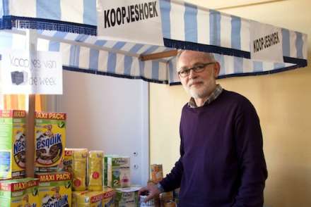 Sus Schrauwen, medeoprichter van 't Winkeltje in Merksem. (foto: Jasmin Van San)