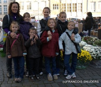 ik met mijn 7 kindjes op de vrijdagmarkt antwerpen
