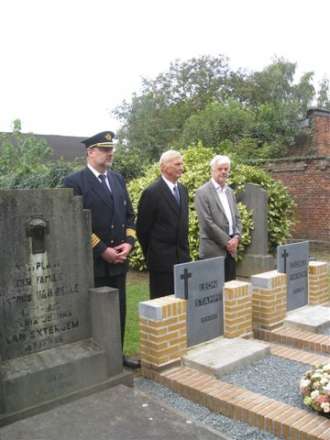 Gerenoveerde graven luchtvaartpioniers Stampe en Ivanow