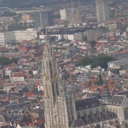Onze Lieve Vrouwe toren vanuit de lucht